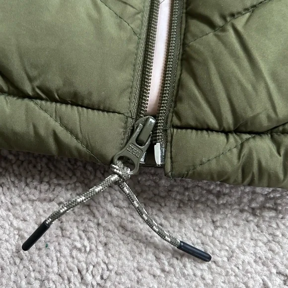 Gap Women’s Olive Green Zip Up Puffer Vest Size Extra Small - Picture 2 of 6